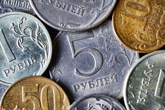 صعود الدولار واليورو في بورصة موسكو مقابل الروبل