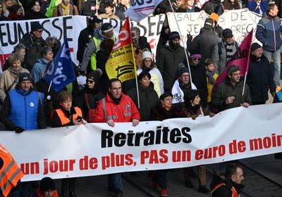 آلاف الفرنسيين يرفضون تعديل نظام التقاعد