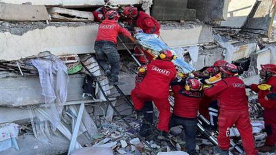 مكث 140 ساعة.. إنقاذ رضيع من تحت أنقاض زلزال تركيا