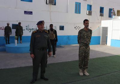 المنهالي يشهد طابور أمن المكلا ويوجه باليقظة 