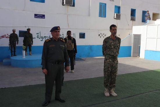 المنهالي يشهد طابور أمن المكلا ويوجه باليقظة 