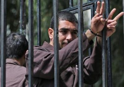 الأسرى الفلسطينيون بسجون الاحتلال يبدأون تنفيذ عصيانهم  