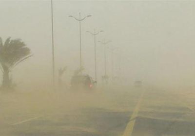 رياح مثيرة للأتربة في المناطق الصحراوية غدا