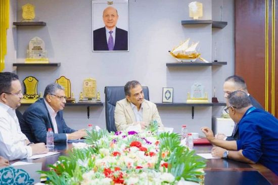 لملس ومسؤول أممي يبحثان قضايا النزوح واللجوء والهجرة