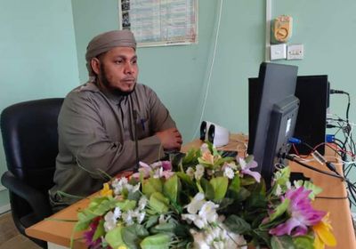 محافظ سقطرى يبحث مع اليونسكو إزالة أضرار الباخرة النفطية الجانحة