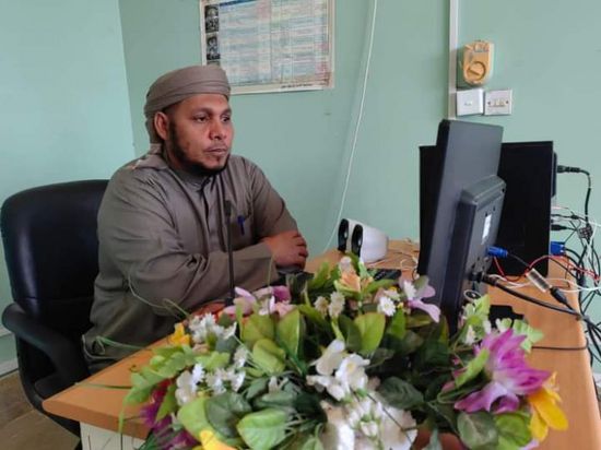 محافظ سقطرى يبحث مع اليونسكو إزالة أضرار الباخرة النفطية الجانحة