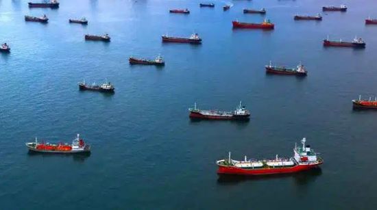 عودة الملاحة جزئيًا في خليج البوسفور بتركيا