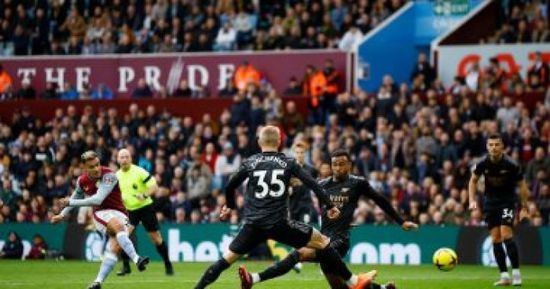 أرسنال يتأخر بهدفين أمام أستون فيلا بالشوط الأول