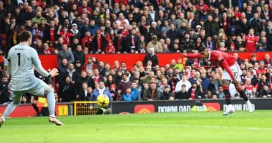 مانشستر يونايتد يتقدم على ليستر بهدف في الشوط الأول
