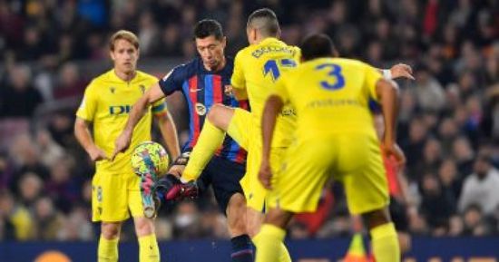 برشلونة يتغلب على قادش في الشوط الأول بهدفين