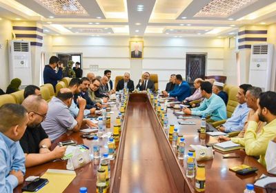 وزير النقل ينفي أي تغيير بحركة السفن في ميناء عدن