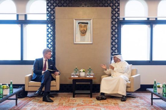 قرقاش: نقف مع الابرياء باليمن وندعم "الرئاسي"