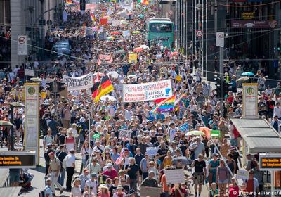 متظاهرون في برلين يطالبون موسكو بإنهاء النزاع