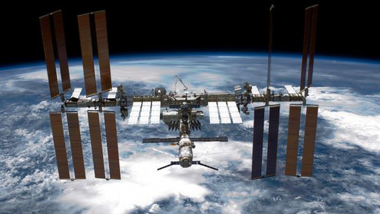 فضائية روسية تصل الفضاء لإعادة عالقين