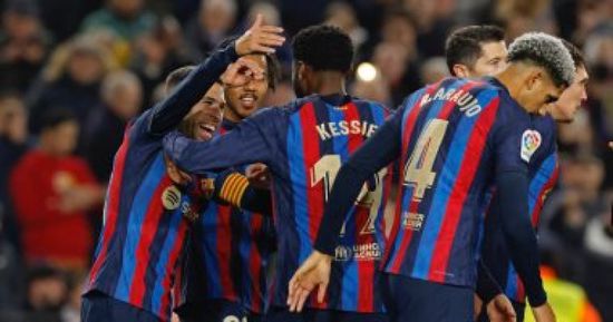 برشلونة المتصدر يتلقى خسارة مفاجئة أمام ألميريا