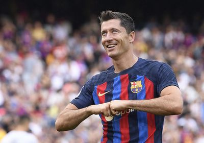 برشلونة يعلن إصابة ليفاندوفسكي