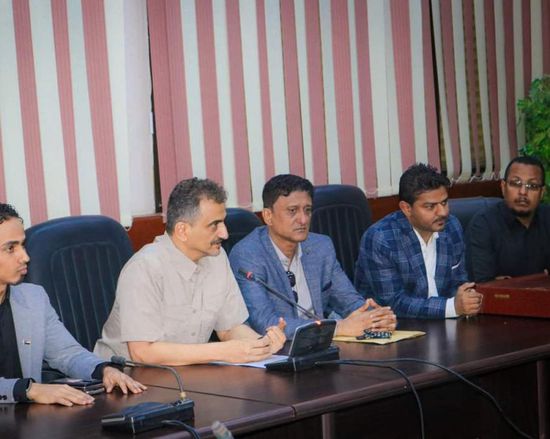 إثر فوزة بكأس العاصمة.. لملس يكرم نادي وحدة عدن بحافلة