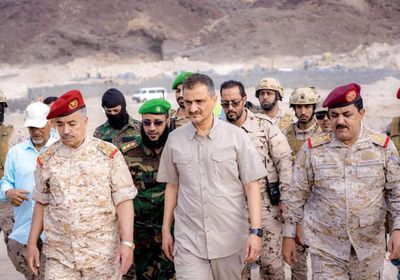 محافظ عدن يتفقد الكلية العسكرية ومعهد تأهيل القادة
