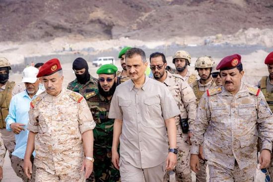 محافظ عدن يتفقد الكلية العسكرية ومعهد تأهيل القادة