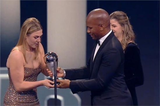 تتويج ماري إيربس بجائزة أفضل حارسة مرمى