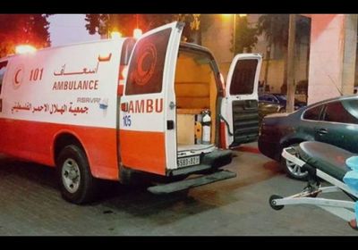 مستوطنون يهاجمون سيارة إسعاف ويصيبون سيدة