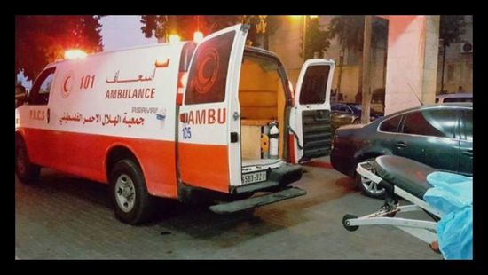 مستوطنون يهاجمون سيارة إسعاف ويصيبون سيدة