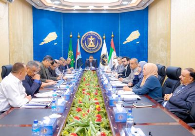 الانتقالي يوصي الرئيس الزُبيدي بتشكيل فريق تفاوض جنوبي
