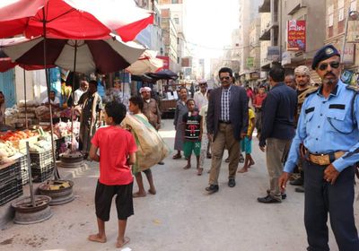 بتوجيهات بايعشوت.. رفع العشوائيات من شوارع الشرج