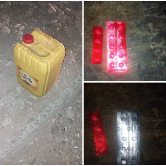 ضبط 3 متهمين بحيازة حبوب مخدرة وخمور بالمكلا