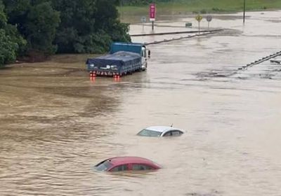 السيول تجبر آلاف السكان بماليزيا على ترك منازلهم