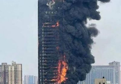 حريق هائل في ناطحة سحاب بهونج كونج