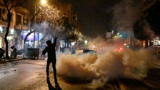 اشتباكات عنيفة بين متظاهرين والشرطة في اليونان