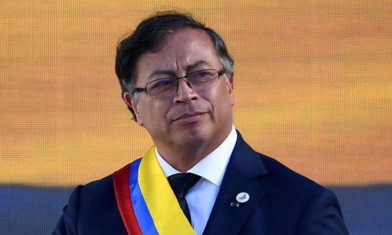 رئيس كولومبيا يدعو المتظاهرين بإطلاق سراح الشرطيين