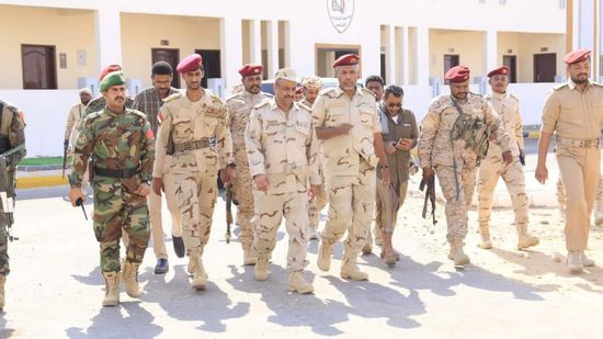 اللواء التميمي يتفقد مدرسة التدريب القتالي بلواء الريان