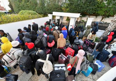 إجلاء نحو 300 مهاجر من تونس إلى مالي وساحل العاج