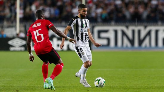 القندوسي يقود هجوم الأهلي أمام القطن