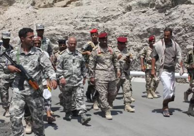 قائد محور الغيضة يتفقد قوات خفر السواحل في المهرة