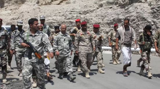 قائد محور الغيضة يتفقد قوات خفر السواحل في المهرة