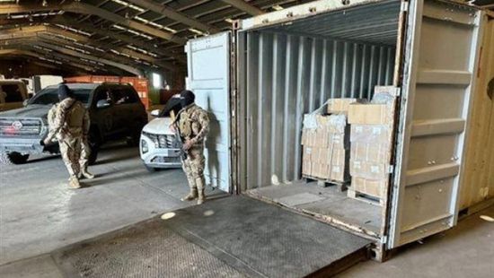 ليبيا.. ضبط حاوية تحوي 12 ألف سلاح