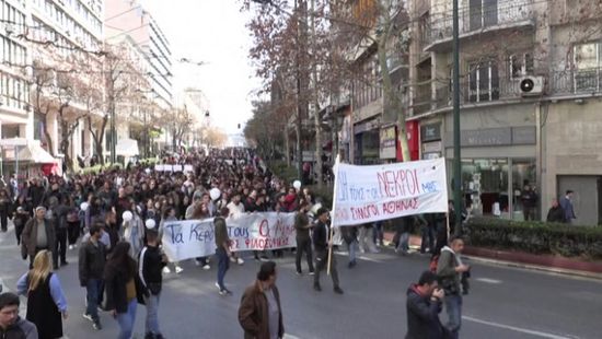 الآلاف يحتجون في أثينا بعد حادث تصادم القطارين