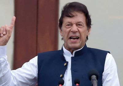 الشرطة الباكستانية تحاول توقيف رئيس الوزراء السابق عمران خان