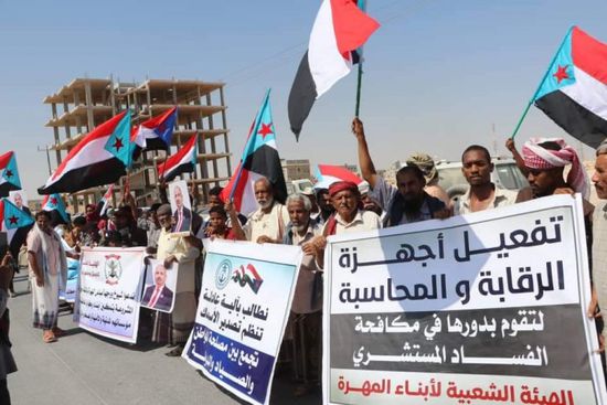 تصريحات العليمي المعادية للجنوب تفجر احتجاجات بالمهرة