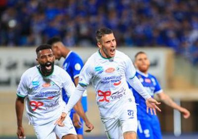 الهلال يسقط في فخ الهزيمة أمام الفتح بالدوري السعودي