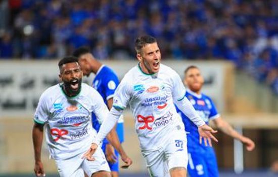 الهلال يسقط في فخ الهزيمة أمام الفتح بالدوري السعودي