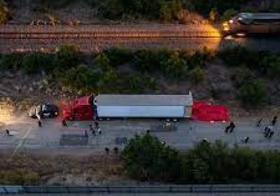 العثور على مقطورة شاحنة بداخلها 343 مهاجرًا بالمكسيك