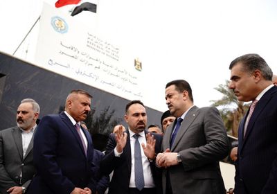 رئيس الوزراء العراقي يفتتح نافذة الجواز الإلكتروني
