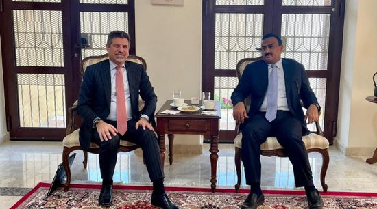 محافظ شبوة يطالب السفير الأمريكي بتعزيز التنسيق