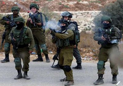 إصابة 7 فلسطينيين خلال اقتحام قوات الاحتلال لإحدى المدن