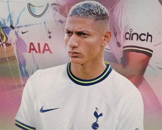 ريتشارليسون يهاجم كونتي بعد الخروج من دوري الأبطال