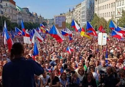 آلاف التشيكيين يتظاهرون ضد الحكومة